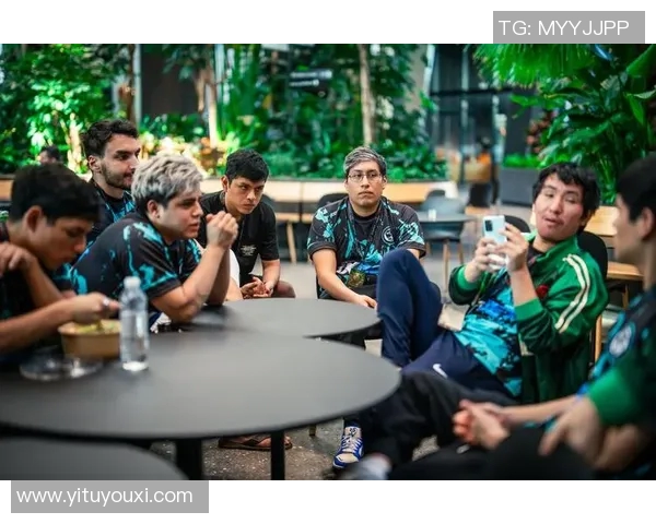 DOTA2战术解析：深入探讨V5战队的盯防策略与执行技巧